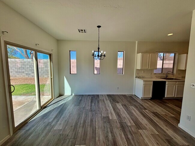 Foto del edificio - 3018 W Sands Dr