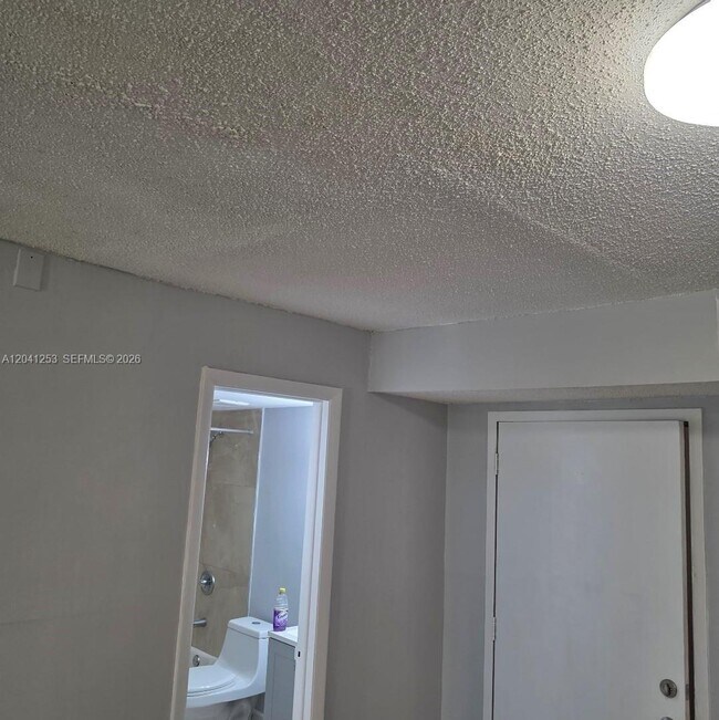Foto del edificio - 4721 NW 7th St