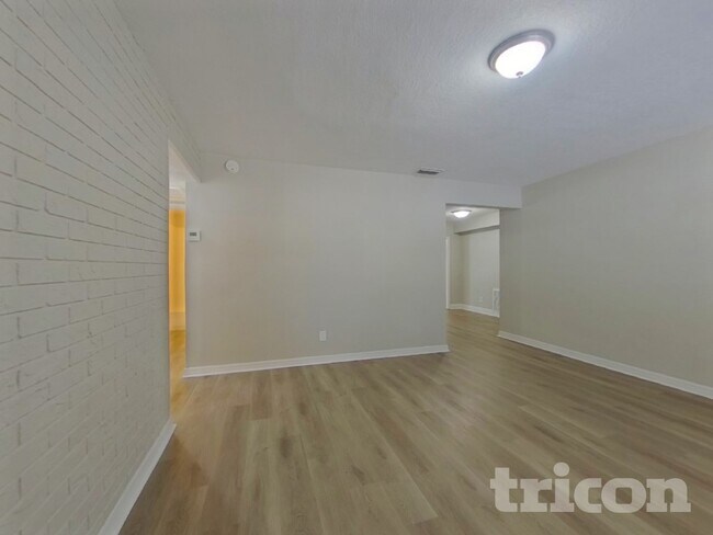 Foto del edificio - 12208 105th St