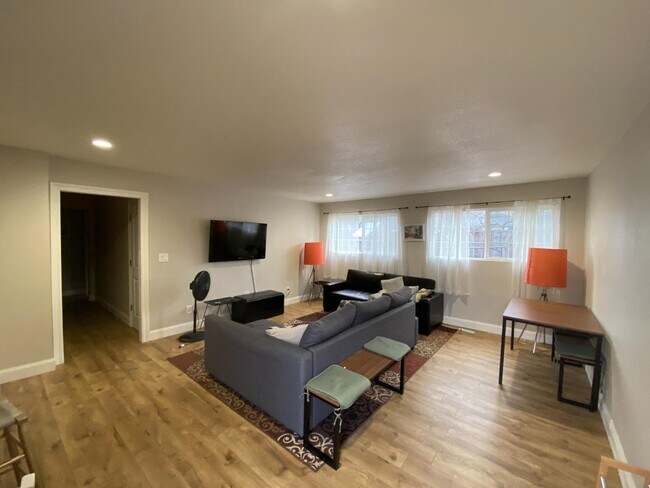 Foto del edificio - 696 Upton St
