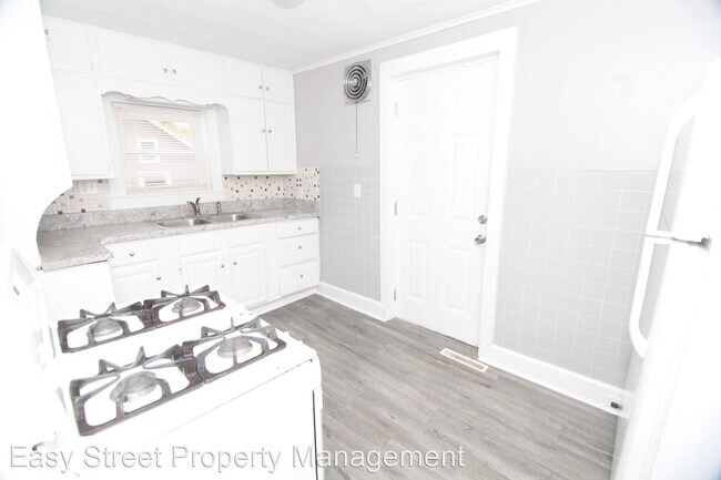 Building Photo - 3 br, 1 bath House - 1208 17th St.