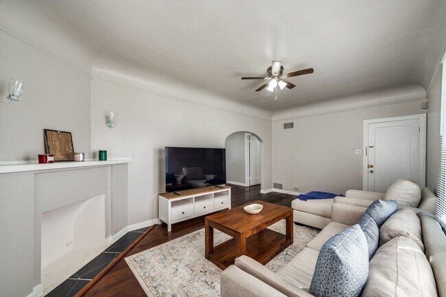 Foto del edificio - 2-BEDROOM FURNISHED MONTE VISTA DUPLEX