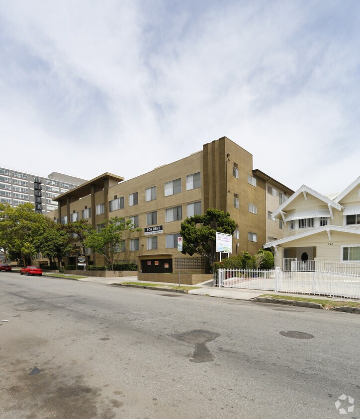 Kingsley Diplomat Apartments Los Angeles, CA