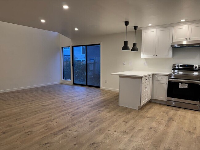 Foto del edificio - CLICK "REQUEST A TOUR" NOW!