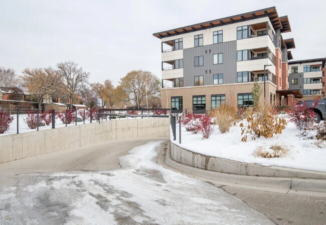 Building Photo - $2,295 / 2BD Luxury Condo