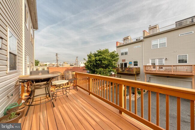 Foto del edificio - 2712 Harris Ln