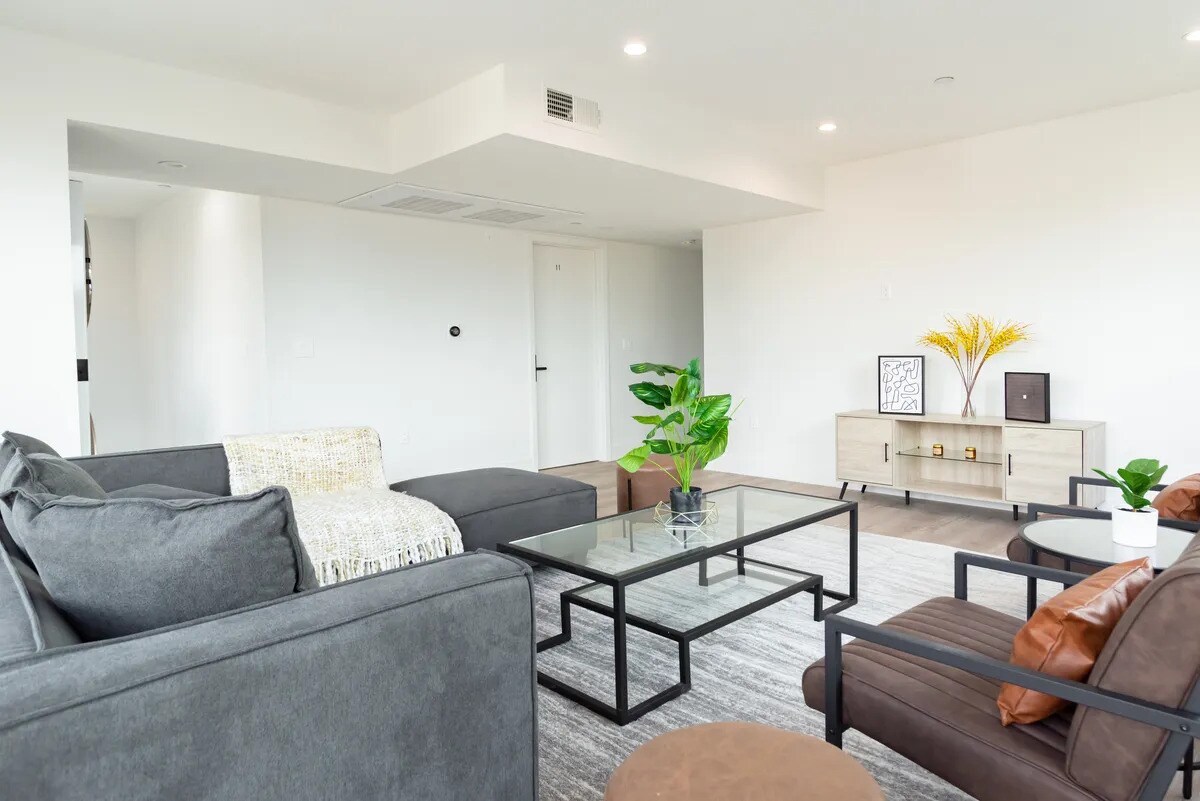 Foto principal - 1622 W 35th Pl