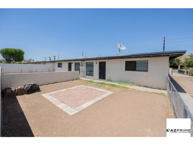 Live in Style With this Updated 2/1 Duplex... - Live in Style With this Updated 2/1 Duplex... House