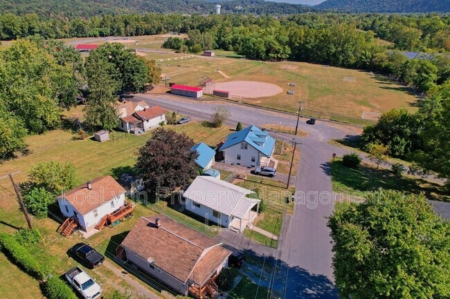 Foto del edificio - 12605 Valley View Ave
