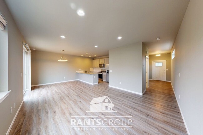 Building Photo - 694R