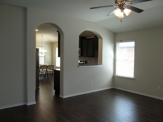Building Photo - 3 BEDROOM WITH COMMUNITY POOL, BELTON ISD