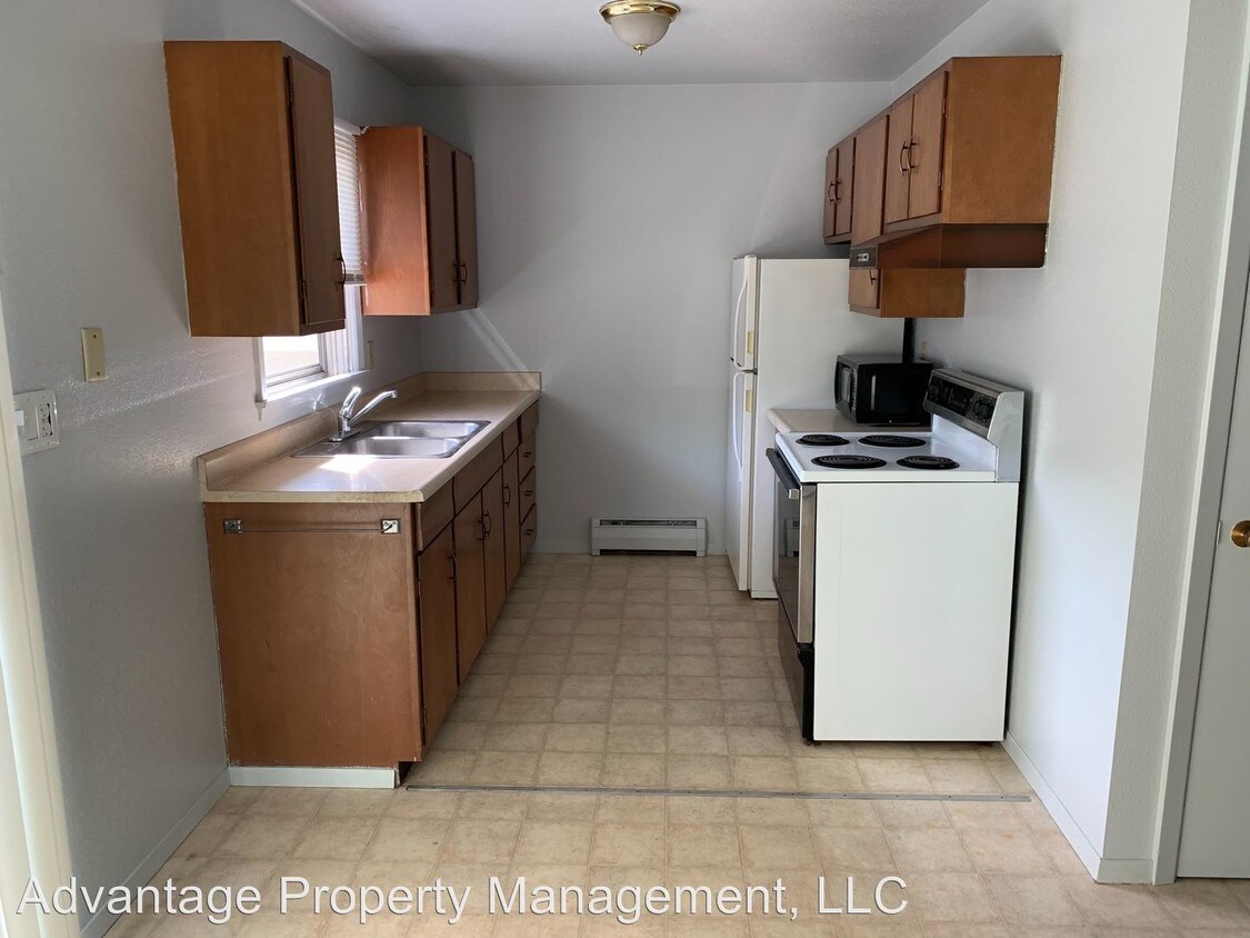 Primary Photo - 1220 N Summit Ave