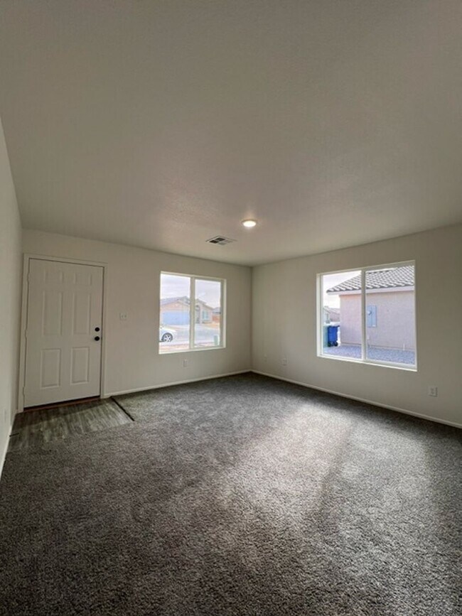 Foto del edificio - 4 BEDROOMS