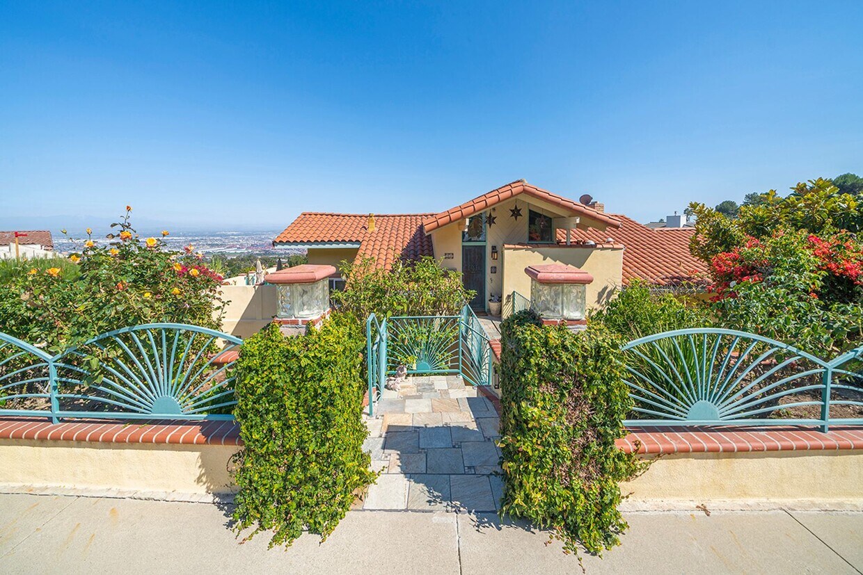 Foto principal - Gorgeous Soutwestern Home with Sweeping Oc...