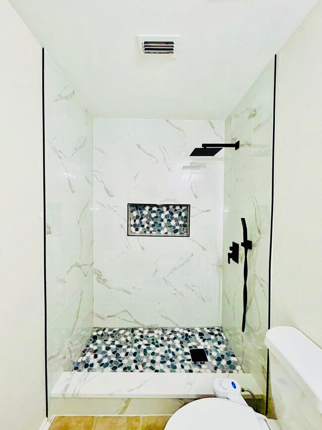 Foto del edificio - 8012 Wyoming Dr