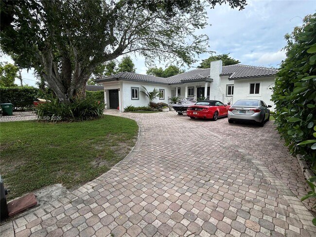 Building Photo - 12885 SW 77th Ave