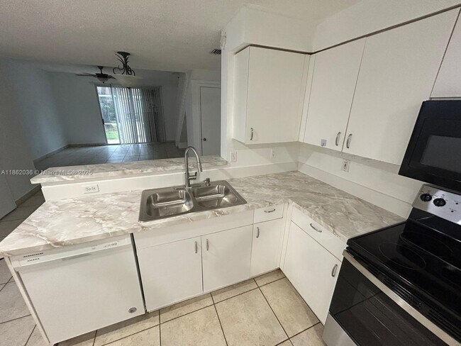 Building Photo - 1527 Veracruz Ln