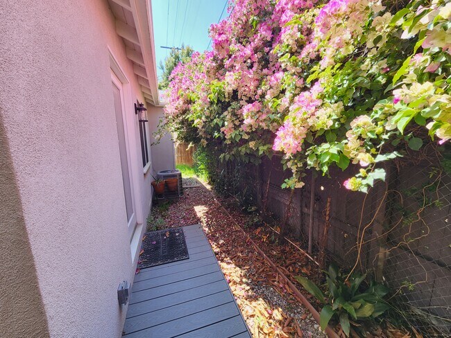 Photo - 2053 W 31st St House