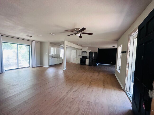 Building Photo - 1325 Tyler Ave