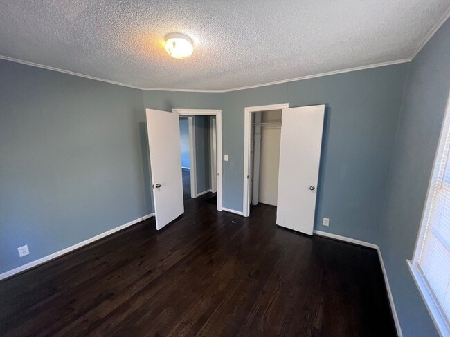 Building Photo - Back on the Market! Now Available!