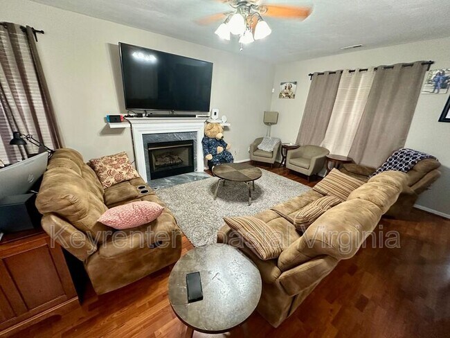 Foto del edificio - 106 Quail Run Ct