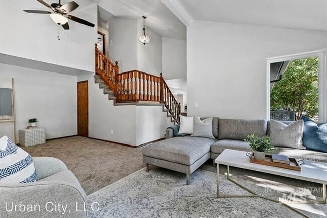 Building Photo - 3 br, 2.5 bath House - 3709 S. Vintage Way