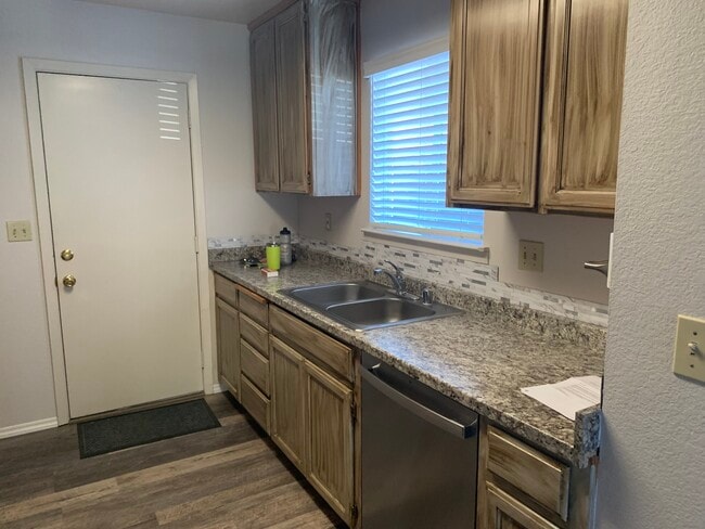 kitchen sink - 1619 Parker Ave