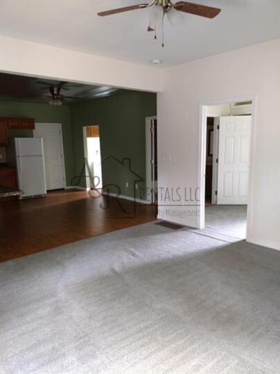 Building Photo - 2005 S Locust St