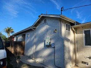 Building Photo - 27835 Manon Ave