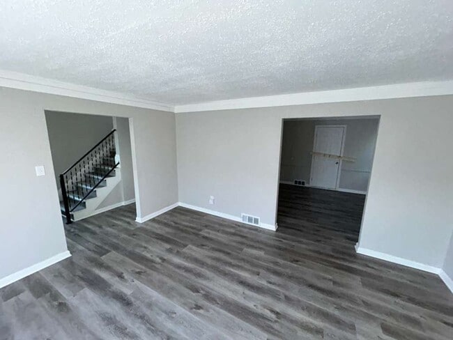 Foto del edificio - Spacious 3-Bedroom Colonial