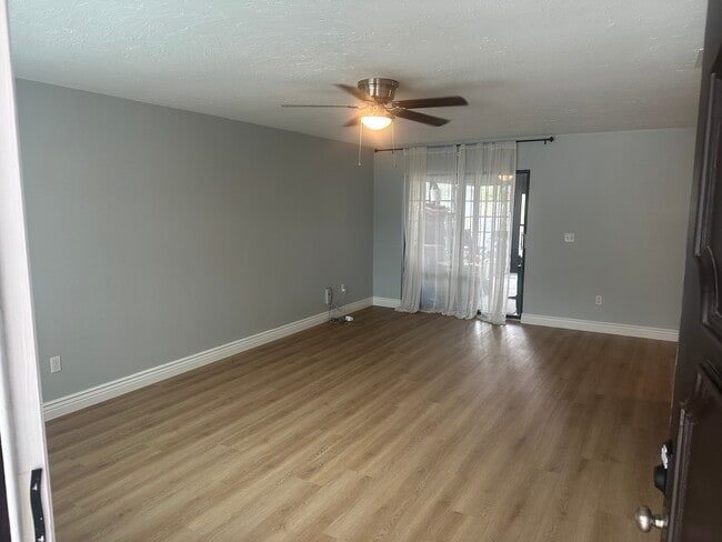 Foto del edificio - 8741 Vamo Rd