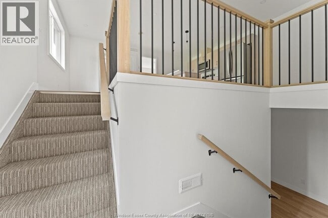 Building Photo - 2463 Front Rd