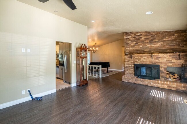 Foto del edificio - Large corner lot home in desirable Woodland Heights.