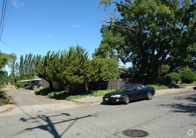 Building Photo - 1315 Colusa St