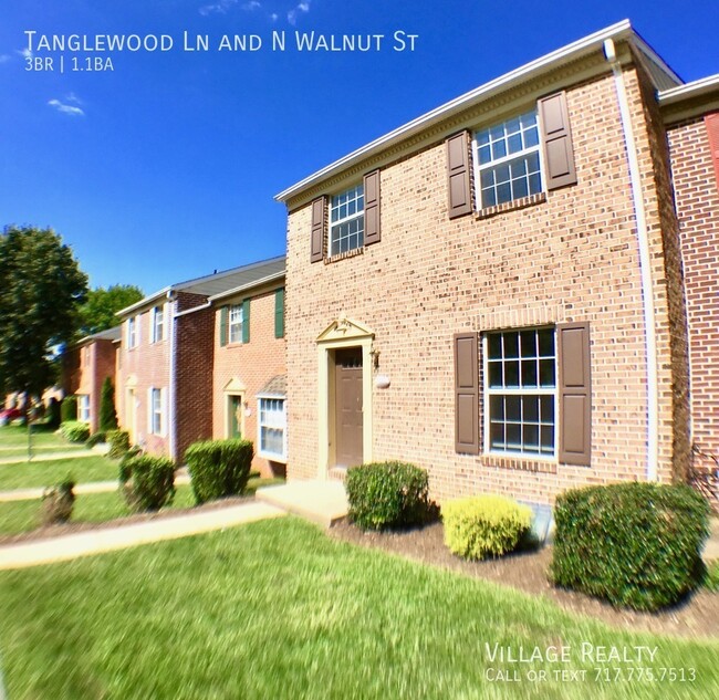 Foto del edificio - Spacious 3-BR Townhome in Dallastown Schoo...