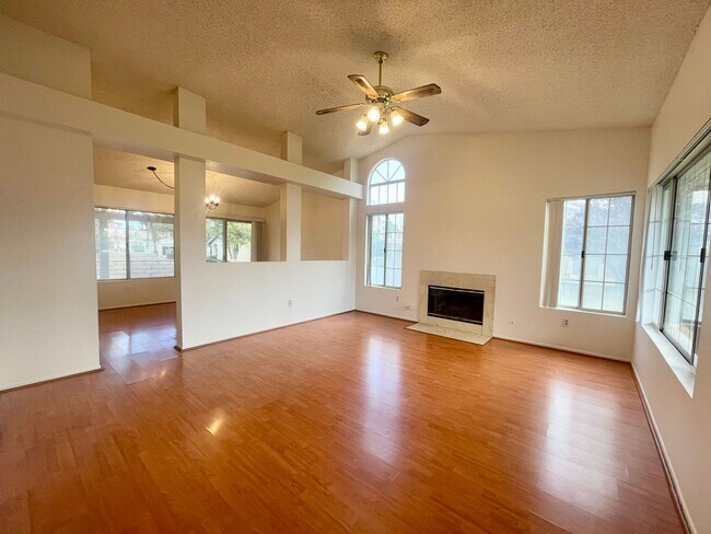 Foto del edificio - COMING SOON! 3 Bedroom 2 Bathroom Home in Golden Sun Estates!