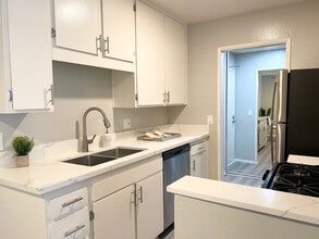 The Hills Apartments at Thousand Oaks photo'