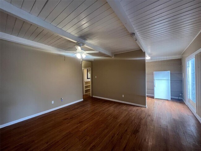 Building Photo - 6515 Sloan St