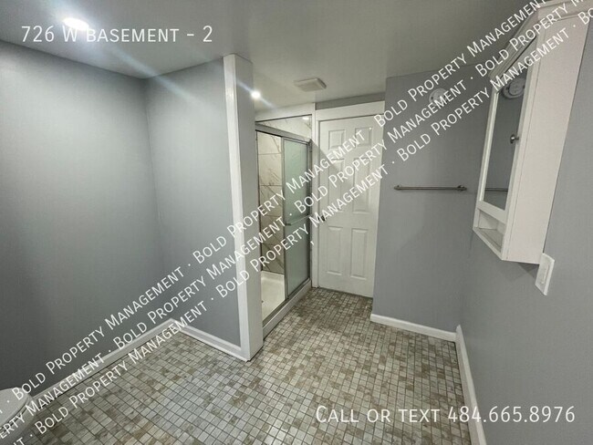 Foto del edificio - 726 W basement-2