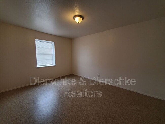 Building Photo - 902 Shiloh St