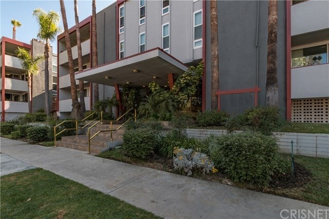 Building Photo - 4915 Tyrone Ave