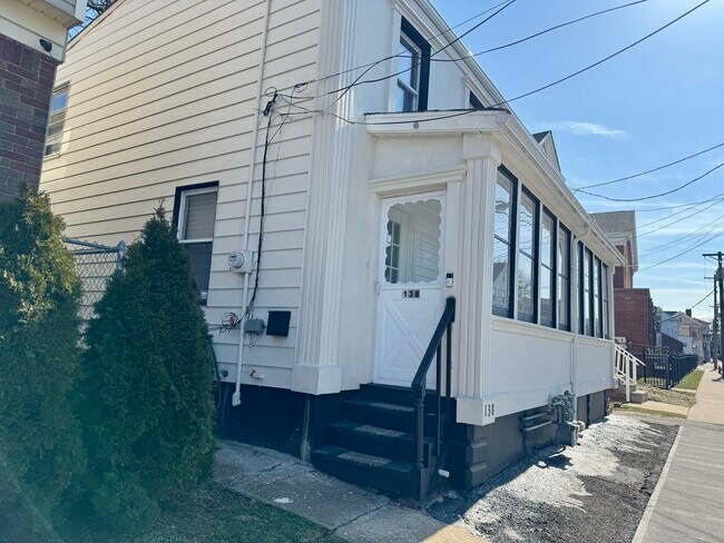 Building Photo - 138 Race St