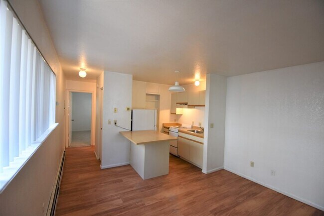 Foto del edificio - 1 Bedroom Apartment Close to CU!