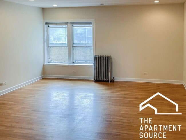 Photo - 3922 N Pine Grove Ave Apartment