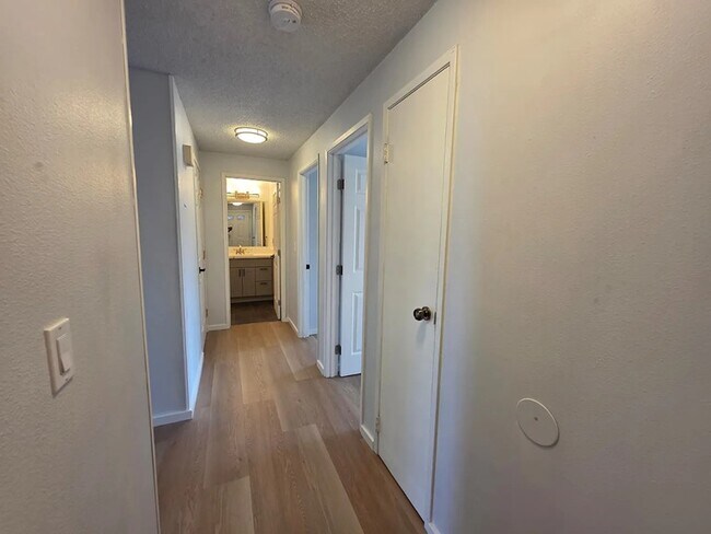 VESTÍBULO DE ENTRADA - 214 Portland Ct SW