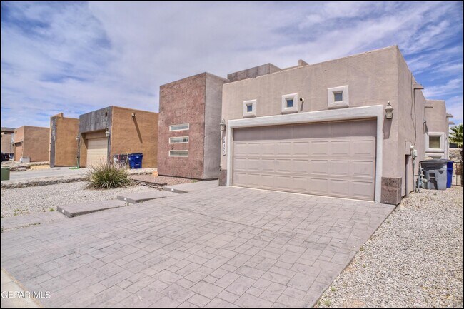 Building Photo - 14373 High Rock Dr
