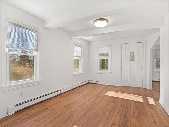 Building Photo - 500 Sport Hill Rd