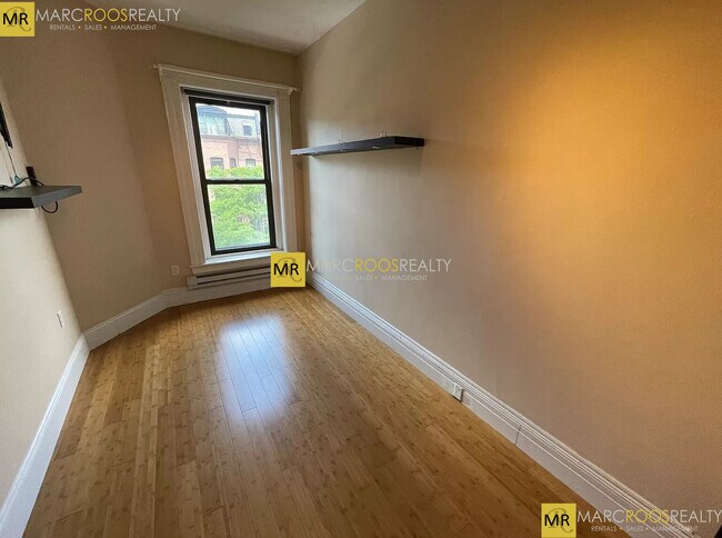 Foto del edificio - 256 Newbury St