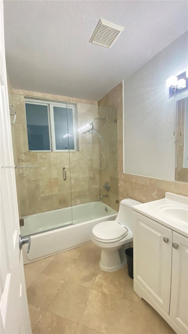 Foto del edificio - 7171 Bay Dr