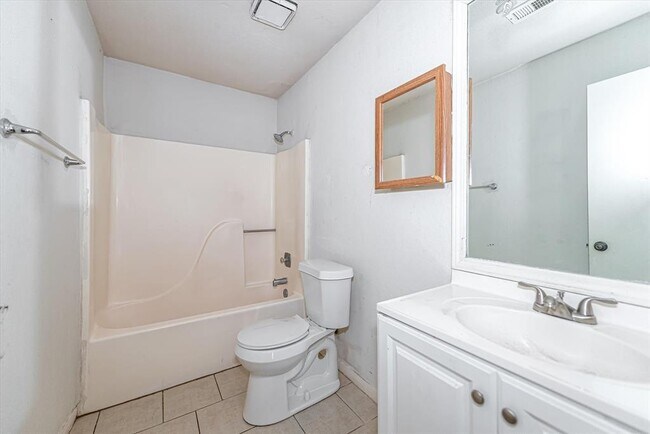 Foto del edificio - 3211 Hirschfield Rd